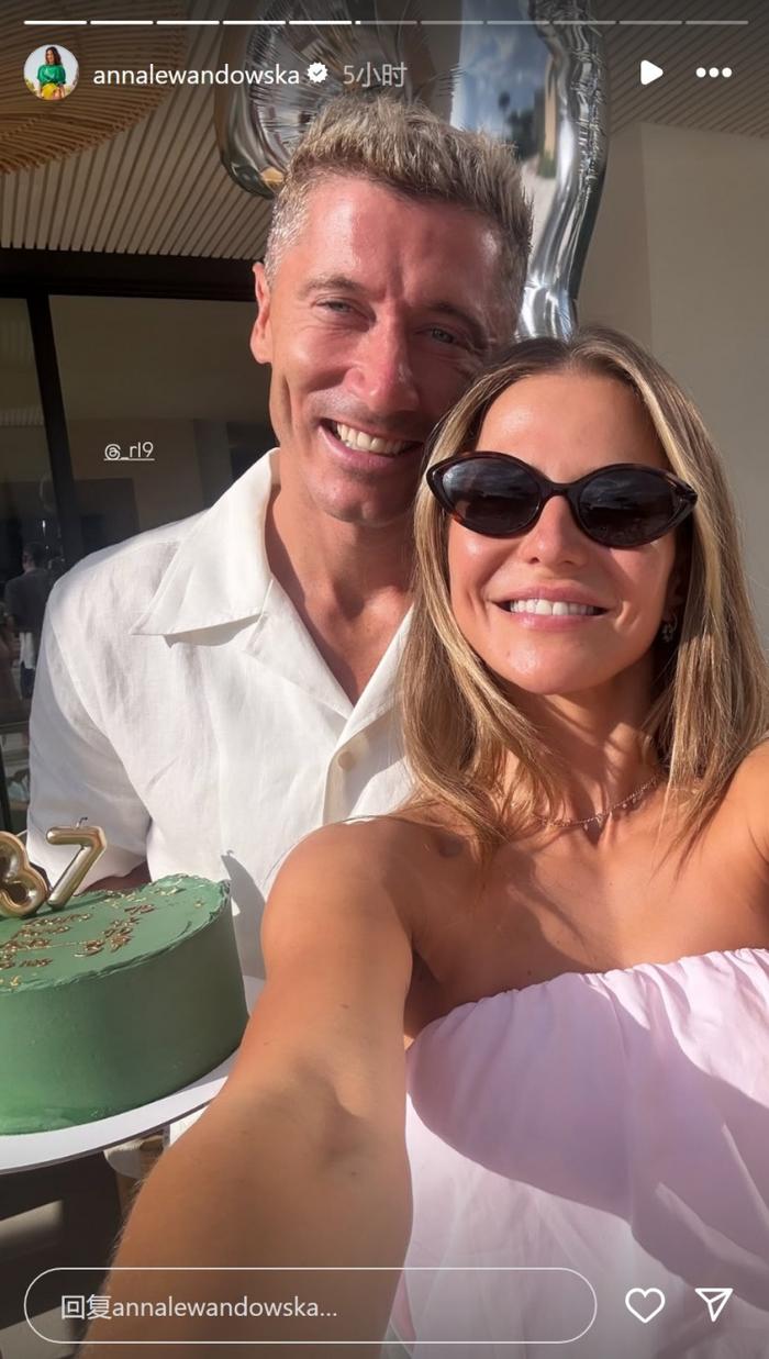 莱万多夫斯基迎来十赛季高光表现，老鹰球迷沸腾！的简单介绍